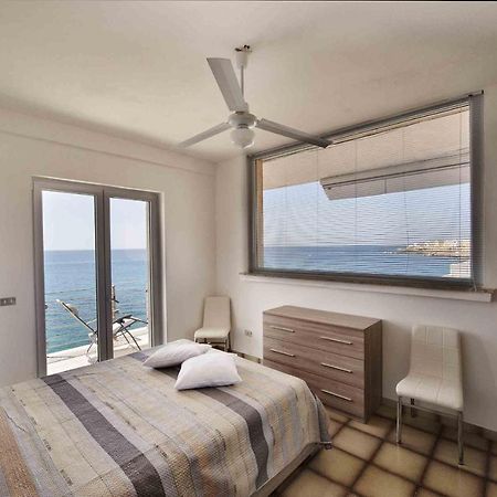 Apartment Overlooking The Sea With A View Of Old Gallipoli And The Whole Bay 外观 照片