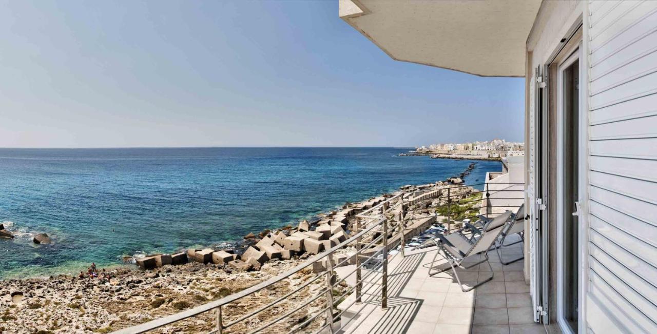 Apartment Overlooking The Sea With A View Of Old Gallipoli And The Whole Bay 外观 照片